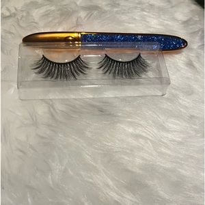 Beautiful eye lashes and self adhesive eyeliner pens